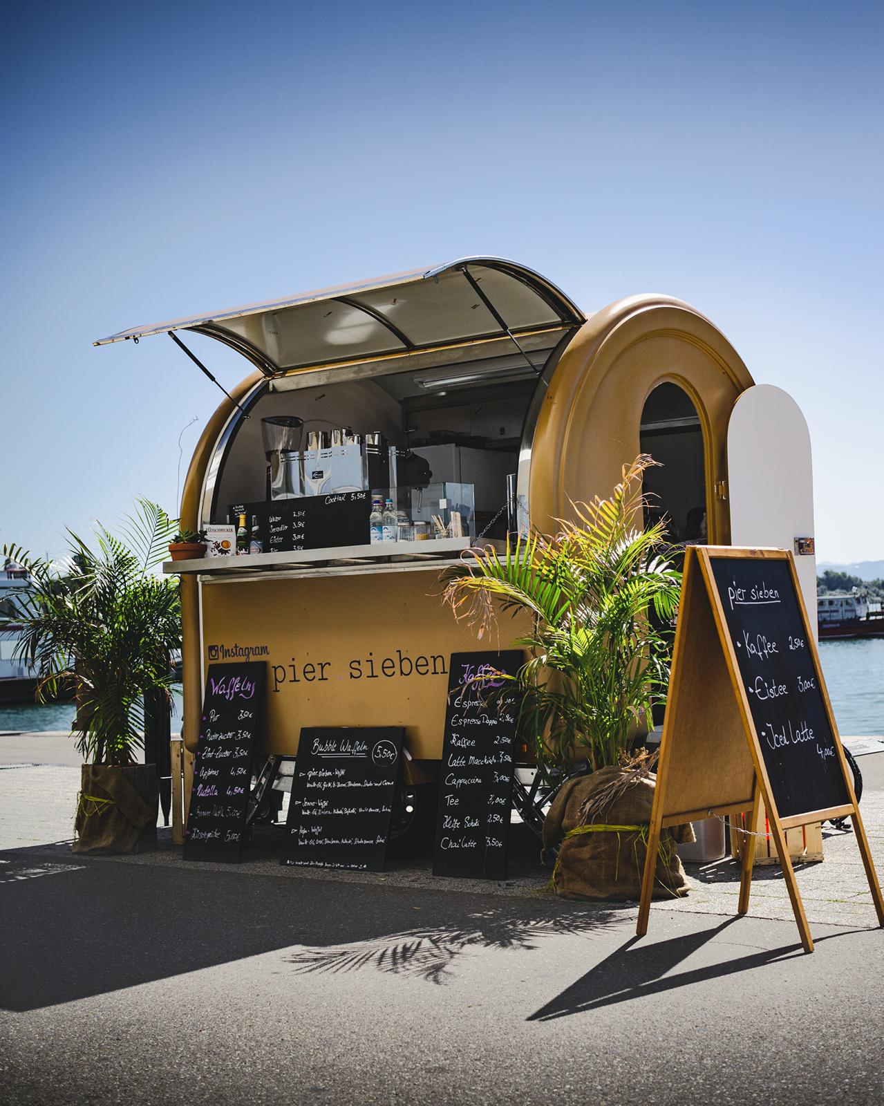 Der pier sieben Foodtrailer von Café AYO im Einsatz am Bodensee